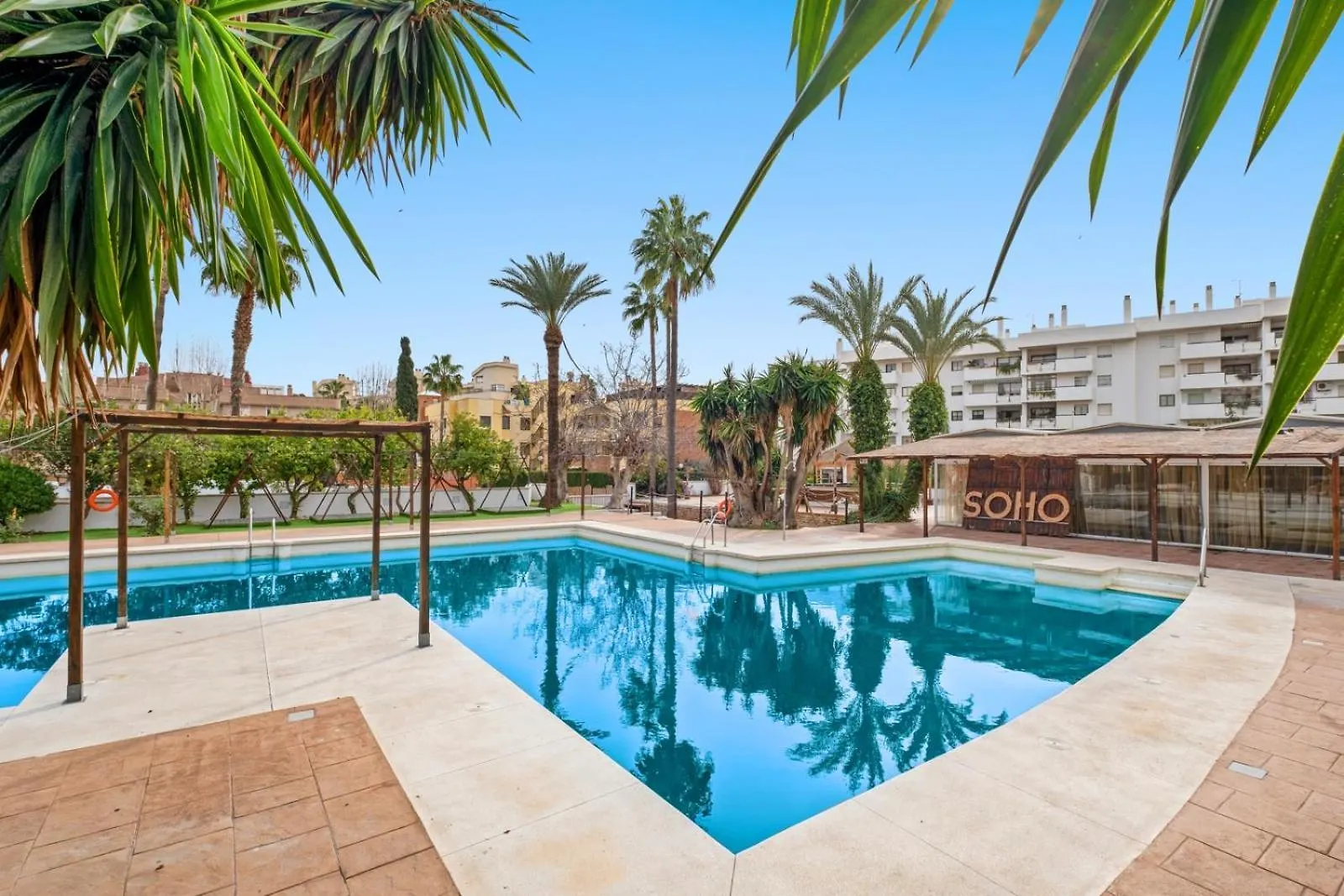 Piso Con 2 Habitaciones, 2 Terrazas Y Piscina Torremolinos