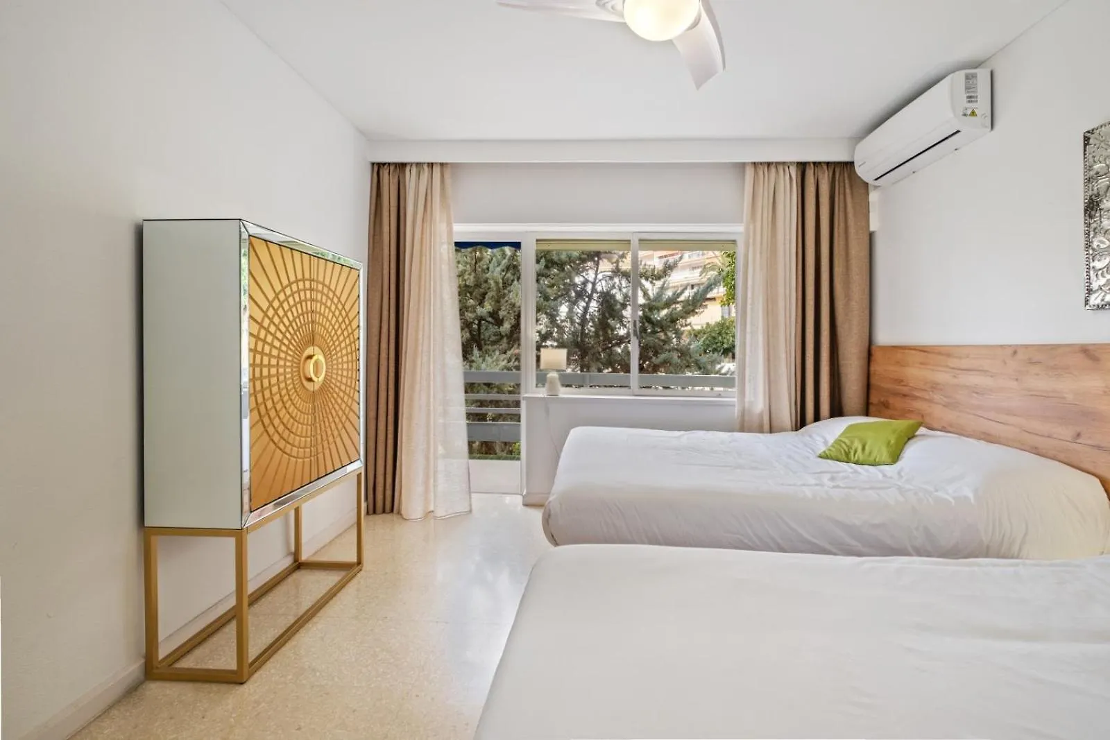 Piso Con 2 Habitaciones, 2 Terrazas Y Piscina Torremolinos Spain